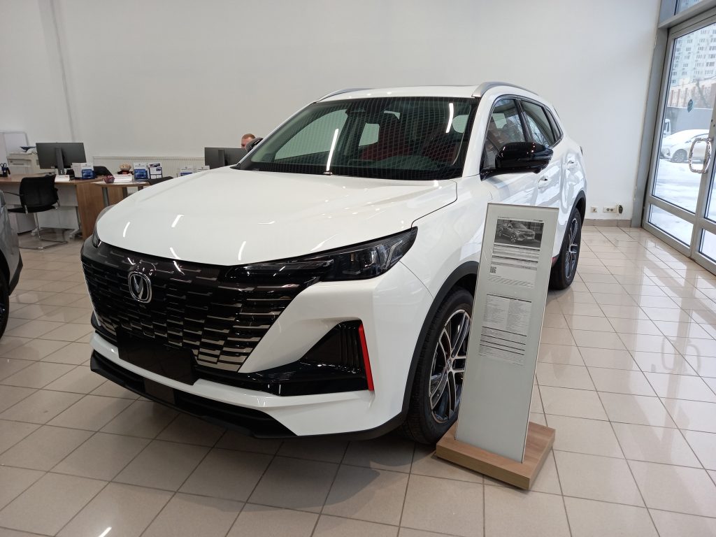 Ввоз новых авто из Китая в Россию рухнул на фоне роста спроса на подержанных «японцев» и «корейцев»