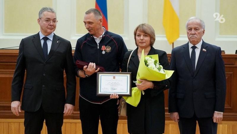 Глава Ставрополья наградил многодетных родителей края
